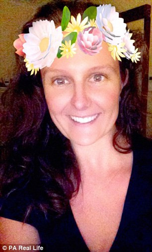 Bà mẹ 3 con này hiện đã chuyển sang sinh sống tại Úc nơi cô mở một công ty sản xuất xà phòng làm từ sữa không dùng của các bà mẹ. 