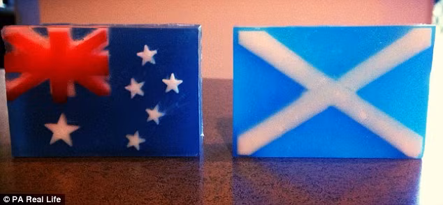 Cô Kimberly hiện đang theo học master tại đại học James Cooke tại Queensland, ban đầu chỉ định tự làm xà phòng tắm sữa mẹ cho cô con gái lớn hiện đã lên 4 của mình rồi bỏ quên trong tủ bếp. 