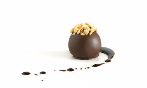 Trước thế kỷ 20 thì socola vẫn được coi là một loại đồ uống tại Tây Ban Nha. Nhưng xứ sở bò tót là nơi đầu tiên dùng đường mía để tạo độ ngọt cho socola. Đây cũng là nước đầu tiên biết ăn socola, sau mới lan sang các nước châu Âu khác. 