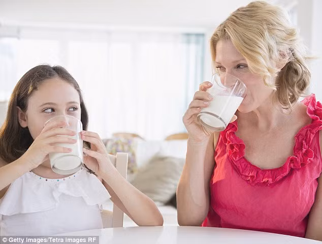 Nhiều bà mẹ tin rằng mình sẽ có thêm sữa khi uống thêm sữa. Đây cũng là một lầm tưởng. Đối với cơ thể của mẹ, sữa cũng chỉ đóng vai trò là dưỡng chất giống như thực phẩm. Ngoài ra, một số trẻ sơ sinh dị ứng với các protein có trong sữa mẹ, nhất là khi mẹ có tiền sự bị dị ứng, hen suyễn hoặc eczema. Bản thân trẻ sơ sinh không dị ứng với sữa mẹ. Điều quan trọng nhất là mẹ cần duy trì chế độ ăn uống tốt cho sức khỏe để nuôi con bằng sữa mẹ càng nhiều càng tốt. 