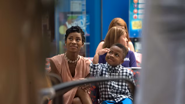 Hồi phục sau phẫu thuật, cậu bé đã có thể dùng ngón tay gãi mũi và đã có thể ném bóng. Các bác sĩ trị liệu hy vọng cậu bé sẽ sớm đạt được những mốc quan trọng khác nữa. 