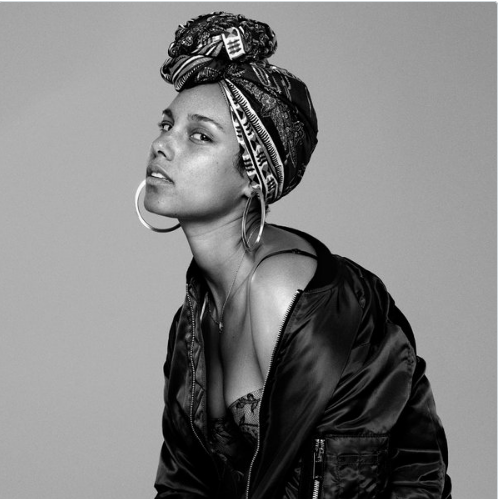 Alicia Key thừa nhận ban đầu cũng khá căng thẳng và cảm thấy không thoải mái lắm với khuôn mặt mộc của mình nhưng càng ngày cô càng muốn cho người khác thấy khuôn mặt thực sự của mình hơn. Cô đã chia sẻ lên trang cá nhân của mình rất nhiều bức ảnh không trang điểm với mong muốn phụ nữ hãy để mình được tự do phô diễn vẻ đẹp thực sự của mỗi người. 