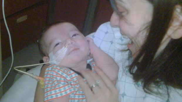 Mẹ của bé là Catherine Picciuto tâm sự, lần đầu tiên từ bệnh viện về nhà, ý nghĩ thường xuyên xuất hiện trong đầu cô là “mình không thể làm được” vì cô không hề chuẩn bị tinh thần cho thực tế đau lòng này. Hai vợ chồng được bác sĩ cho biết lớn lên chưa chắc bé Edmund đã nhận ra họ , thậm chí còn không sống được. 