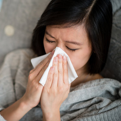 Tình dục, căng thẳng và giấc ngủ đều ảnh hưởng đến hệ miễn dịch. Người quan hệ tình dục từ 1-2 lần/tuần có nhiều immunoglobulin A – một loại protein trong máu giúp cơ thể khỏi bị cảm lạnh – nhiều hơn 30% so với những người quan hệ tình dục nhiều hơn hay ít hơn mức này. 