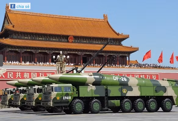 DF-26 cho phép Trung Quốc tiến hành cuộc tấn công đáp trả một cách nhanh chóng ngay khi bị đối phương tấn công trước, theo các nhà phân tích quân sự. Tên lửa được trang bị công nghệ dẫn hướng độc đáo dù chưa được tiết lộ. Công nghệ dẫn hướng mới cho phép nó bám theo những mục tiêu di động. Đây là tính năng chưa từng có đối với các tên lửa đạn đạo tầm trung.