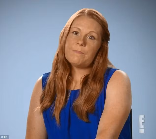 Một quý bà người Mỹ đang rất mong mỏi các bác sĩ làm gì đó để gò bồng đảo của mình trở lại như cũ sau một ca phẫu thuật nâng ngực hỏng khiến phần ngực bị biến dạng và trông giống như “càng cua”. 