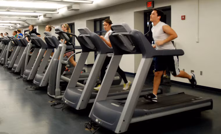 Nếu thời gian nghỉ ngơi tăng lên vài tháng thì sự trao đổi chất là thứ tiếp theo sẽ suy giảm. Ngoài việc cơ thể đốt được ít calo hơn, bạn sẽ thường xuyên cảm thấy chóng mặt một cách nhanh chóng. Quả tim lúc này phải làm việc nặng hơn để đảm bảo oxy và phổi thì không có hấp thu nhiều oxy như trước kia nữa. 