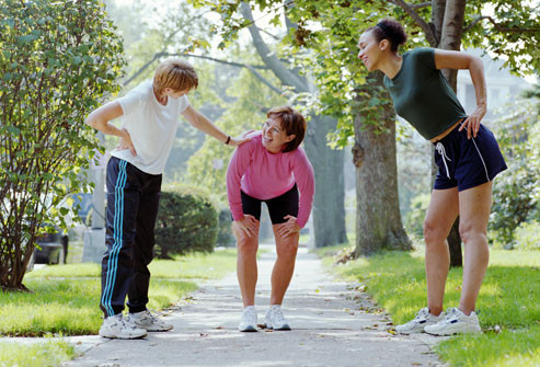 Nếu thời gian ngừng tập thể dục tăng lên khoảng 1 tuần, bạn sẽ bắt đầu cảm thấy người “mềm” hơn bình thường. Đó là do chất xơ có trong cơ bắt đầu co lại và cơ thể giữ nước nhiều hơn bình thường một chút. Lúc này bạn vẫn cảm thấy bình thường và nếu đi tập lại, bạn sẽ không để ý đến rằng bạn có thể chạy nhanh hơn trước hay nâng tạ nặng hơn trước một chút. 