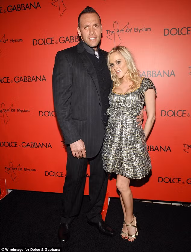 Không lâu sau đó thì Katie qua đời để lại một cô con gái 7 tuổi. Theo khám nghiệm, người nắn khớp xương cho Katie đã vô tình gây ra một vết thương làm rách động mạch đốt sống bên trái nhưng đây là một tai nạn chết người. 