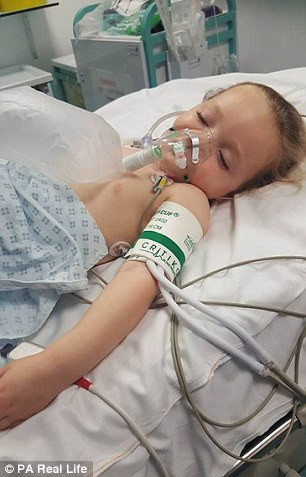 Cô Samantha cho biết bé Paige bị lên cơn lần đầu tiên lúc 7 tháng tuổi khi đang tắm và gia đình không hề biết chuyện gì đang xảy ra. Bác sĩ cho biết đó chỉ là co giật vì sốt và không nghiêm trọng. Nhưng khi bé lên cơn động kinh lần thứ hai kéo dài hơn 1 tiếng khiến cô bé không thở được, bác sĩ đã không thể tiêm thuốc vào tĩnh mạch vì bé quá nhỏ mà phải khoan một lỗ ở cẳng chân để đưa thuốc vào. 