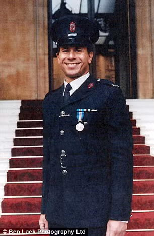 Khi cựu cảnh sát Dean Smahon bị mất cả hai chân và một tay vì nhiễm trùng máu, mong muốn có một gia đình hạnh phúc bỗng trở nên xa vời. 