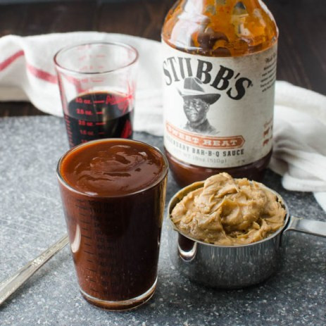 Công thức làm sốt ướp tôm: ¾ chén sốt barbecue, ½ chén bơ đậu phộng, ½ chén nước tương, ¼ chén nước chanh. 