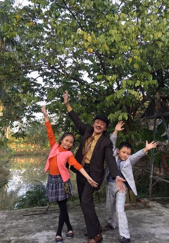 Giang còi sống cùng hai con ở cơ ngơi rộng 10.000m2.