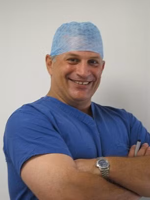 Bác sĩ cắt nhầm rồi đổ lỗi tinh hoàn bị teo nhỏ - Hình 2 Bac si cat nham roi do loi tinh hoan bi teo nho-Hinh-2