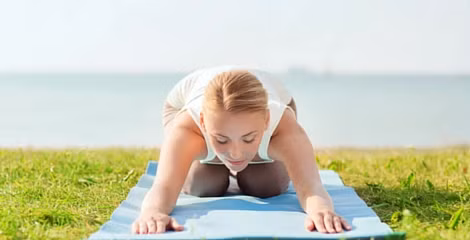  Lợi ích của yoga là toàn bộ các cơ được huy động và trở nên khỏe hơn rất nhiều. Phương pháp thở trong yoga còn giúp lấy nhiều oxy hơn vào bên trong để tạo cơ. Các động tác yoga tạo điều kiện cho cơ bắp phát triển linh hoạt nhưng vẫn khiến toàn cơ thể vững chắc hơn. 