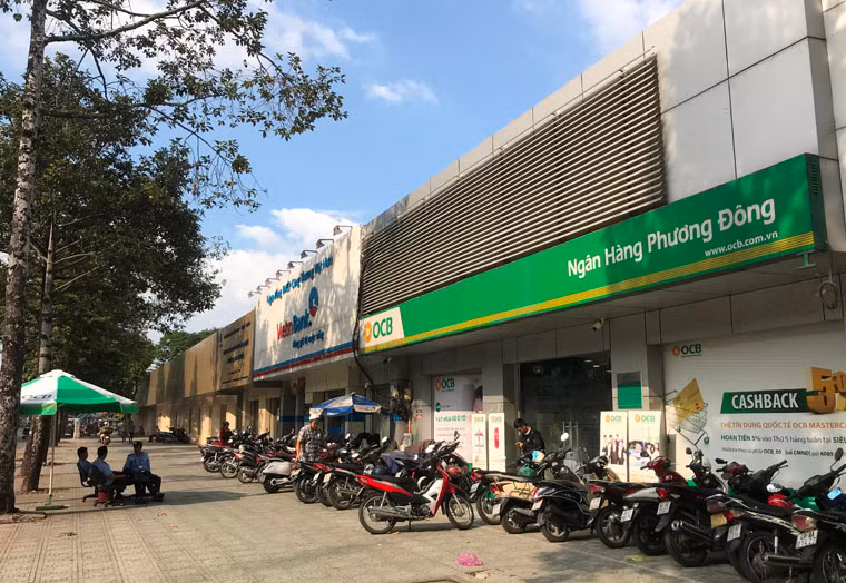 Tuy vậy, một số doanh nghiệp lĩnh vực ngân hàng vẫn còn hoạt động từ mặt bằng của trường ĐH Bách Khoa trên đường Lý Thường Kiệt.