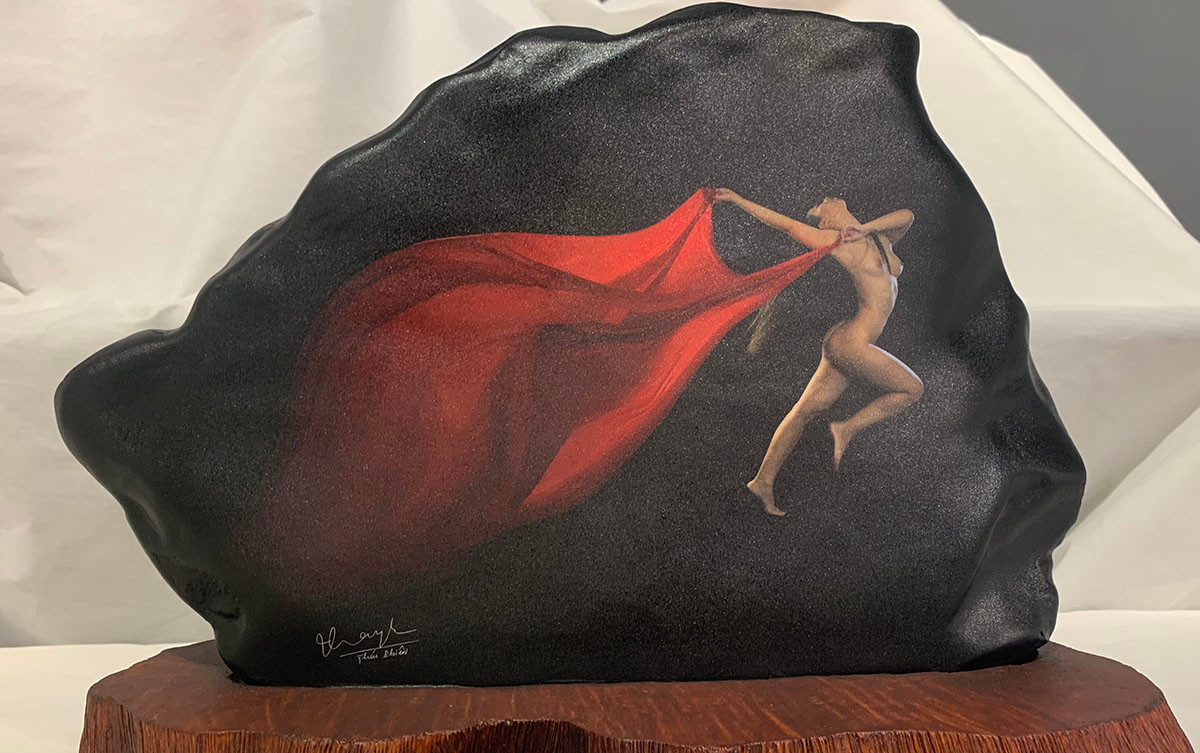 Theo những người thực hiện, tác phẩm được sử dụng công nghệ in ph71c tạp, độc đáo nhất...