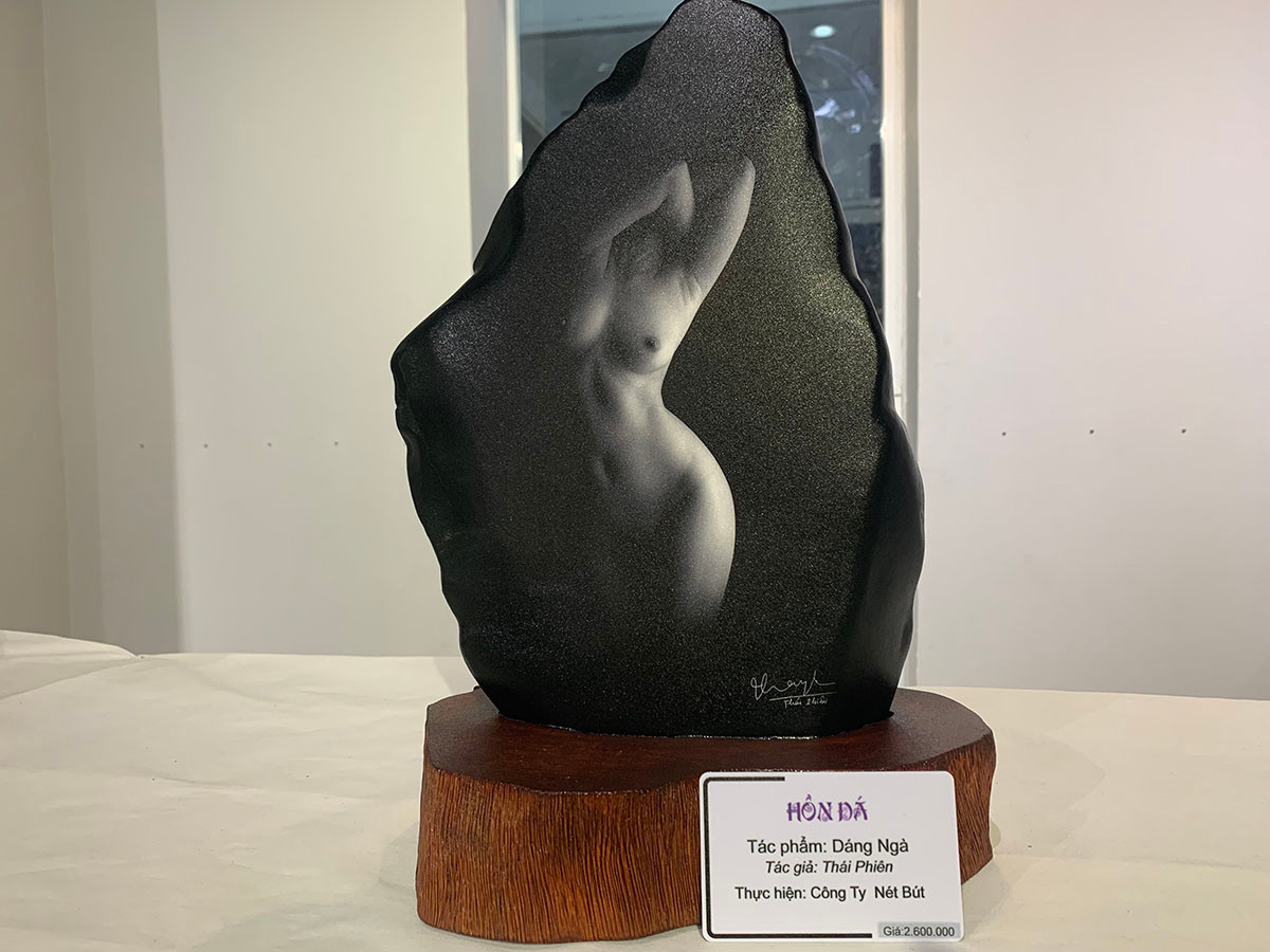 Có khoảng 30 tác phẩm được trưng bày tại triển lãm...