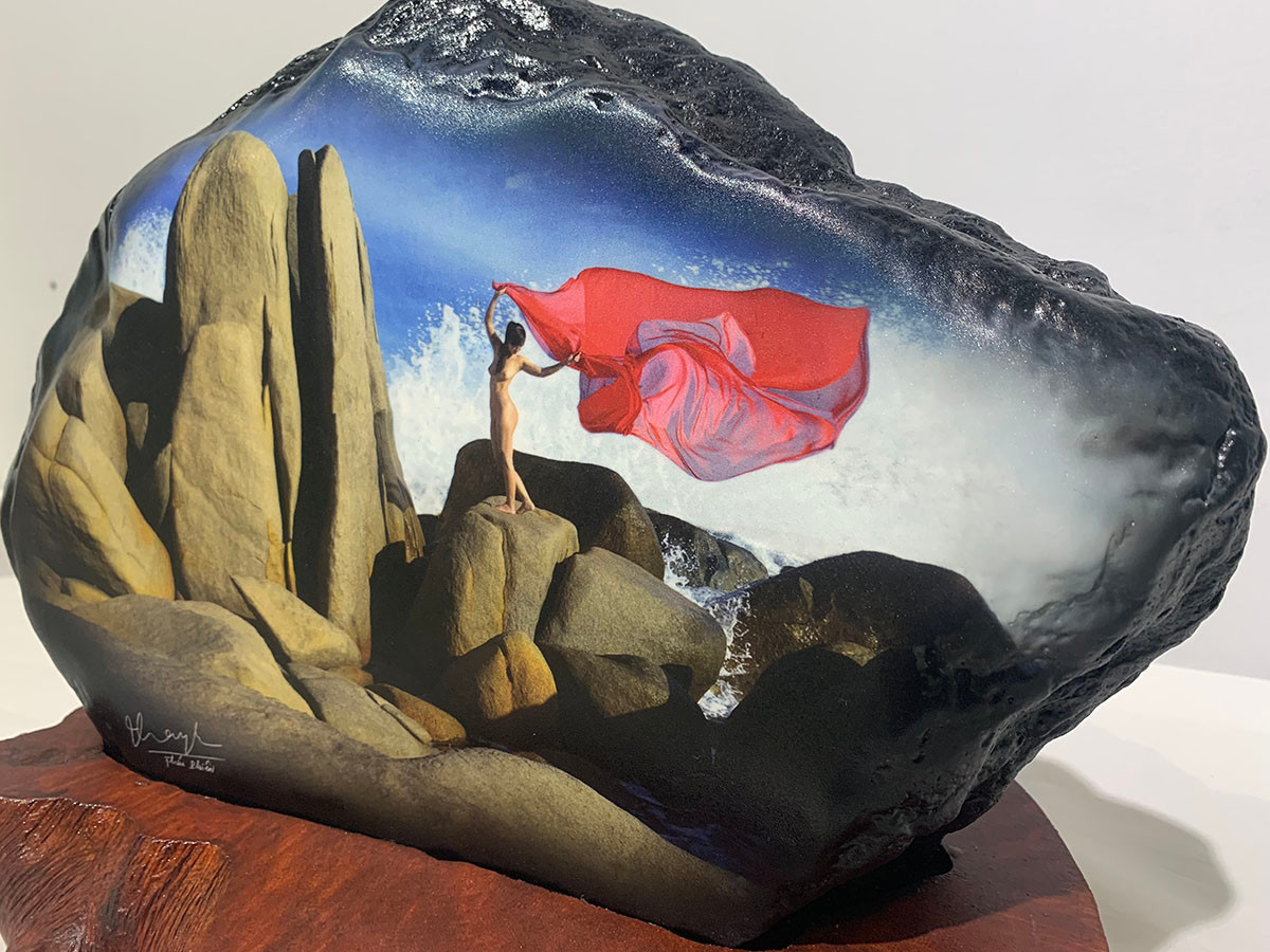 Từ ngày 20 đến 26/10, nhiếp ảnh gia (NAG) Thái Phiên đã tổ chức triển lãm ảnh nude in trên đá với chủ đề "Hồn đá"....