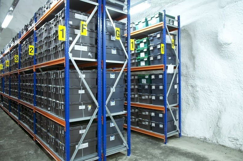 Thêm nữa, để bảo quản những cây trồng giá trị, bên trong hầm luôn được duy trì ở nhiệt độ -18 độ C nhằm bảo quản "báu vật" không bị hư hỏng.