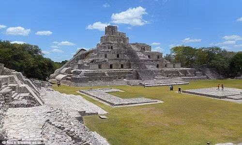 Sự việc này xảy ra đúng thời điểm dân số người Maya suy giảm mạnh. Từ đây, các chuyên gia đi đến nhận định nạn chặt phá rừng góp phần đẩy nền văn minh Maya đến bờ vực diệt vong.