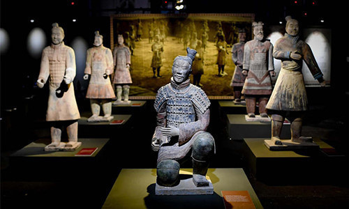 Một giai thoại kể rằng, dưới thời Xuân Thu, nước Ngô và nước Việt giao tranh. Kết quả nước Ngô giành chiến thắng. Về sau, Ngô vương Phù Sai sai người đi đào mộ phần tổ tiên của Câu Tiễn.