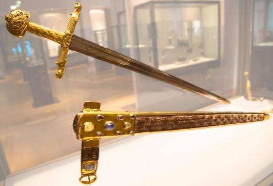 Về sau, thanh kiếm Joyeuse được lưu giữ và bảo quản trong Bảo tàng Louvre. Mỗi năm, hàng triệu du khách ghé thăm bảo tàng và chiêm ngưỡng vũ khí huyền thoại này.