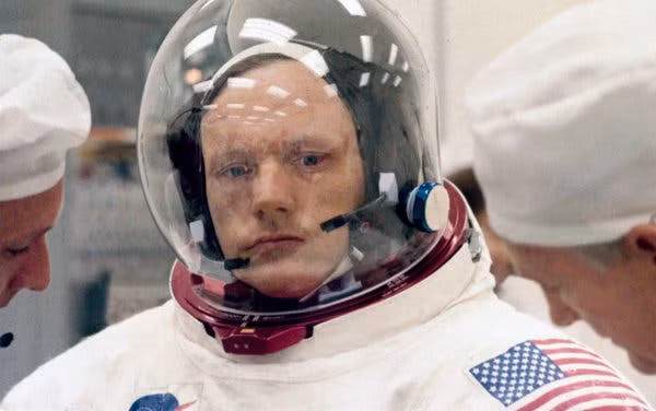 Tuy nhiên, khi một y tá Armstrong tháo những sợi dây trên ra thì ông Armstrong bắt đầu chảy máu và huyết áp tụt nhanh.