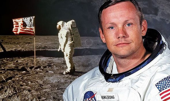 Cụ thể, ca phẫu thuật bắc cầu tim của Neil Armstrong diễn ra vào ngày 7/8/2012. Theo quy trình phẫu thuật, các bác sĩ đã cấy dây tạm thời để giúp ổn định nhịp tim khi phi hành gia nổi tiếng thế giới hồi phục.