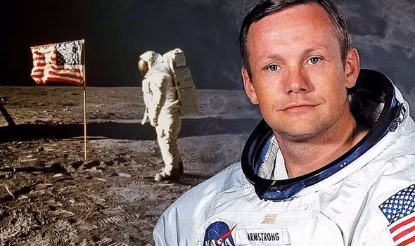 Cụ thể, ca phẫu thuật bắc cầu tim của Neil Armstrong diễn ra vào ngày 7/8/2012. Theo quy trình phẫu thuật, các bác sĩ đã cấy dây tạm thời để giúp ổn định nhịp tim khi phi hành gia nổi tiếng thế giới hồi phục.