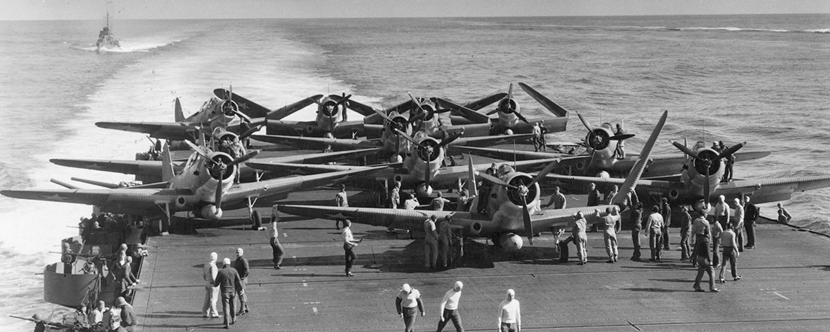 Đứng trước vụ rò rỉ thông tin mật, giới chức Mỹ tìm cách "xử lý" phóng viên Johnston bằng pháp luật khi cố gắng truy tố người này.