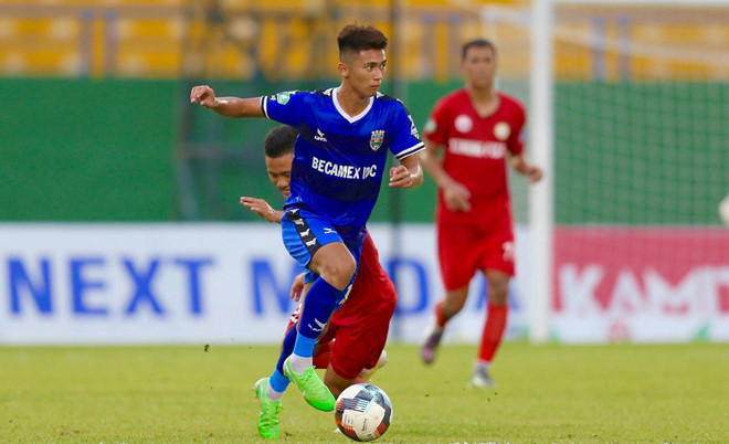 Nguyễn Trần Việt Cường trưởng thành từ lò đào tạo Becamex Bình Dương, từng khoác áo U16 Việt Nam ở giải U16 Đông Nam Á 2016 tổ chức tại Campuchia và giải U16 châu Á 2016 diễn ra ở Ấn Độ. Thời điểm đó, Việt Cường được đánh giá có lối đá thông minh, bứt tốc nhanh và thể hình tốt.