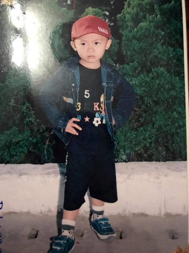 Việt Cường được nhận xét "đẹp trai từ bé" hay "dậy thì quá thành công" khi so sánh nhan sắc ngày ấy - bây giờ.