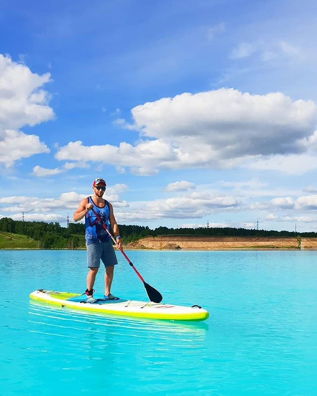 Hồ nước khá nông, chỉ sâu khoảng 1 - 2m. Dưới đáy hồ là lớp bùn.