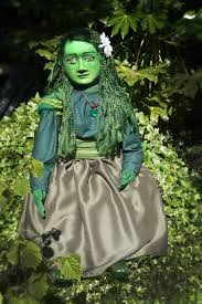 Người chị gái cũng học tiếng Anh để có thể giao tiếp với mọi người. Cô còn thực hiện lễ rửa tội và lấy tên là Agnes Barre.