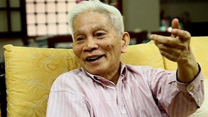 Giao su Hoang Tuy: Ca mot doi tam huyet voi giao duc Viet Nam