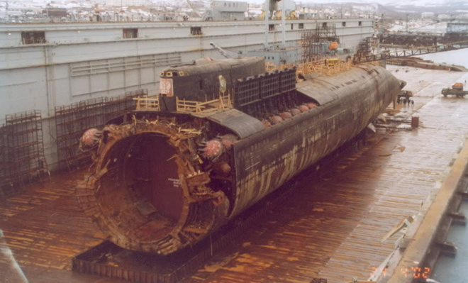 Tàu ngầm nguyên tử Kursk lớp Oscar-II chính thức đi vào hoạt động kể từ năm 1994. Sau 6 năm đi vào hoạt động, tàu ngầm này gặp thảm kịch thảm khốc.