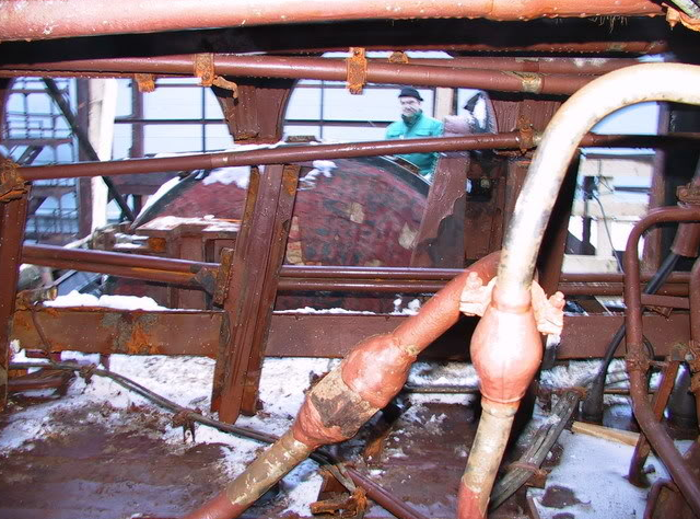 Ngay sau khi xảy ra 2 vụ nổ kinh hoàng trên, 23 thủy thủ từ khoang số 6 tới số 9 trong tàu ngầm còn sống. Thế nhưng, họ không thể thoát ra ngoài.