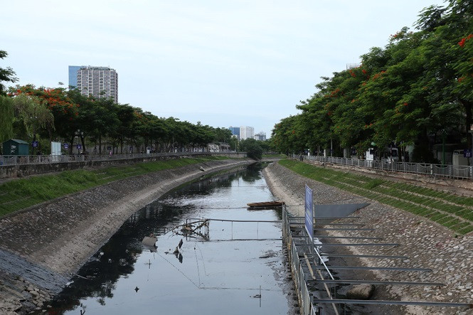 Lam sach bat thanh song To Lich: Xem Singapore hoi sinh song thoi the nao?
