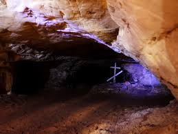 Về sau, hệ thống hang Sablino trở thành nơi sinh sống của nhiều người. Một nguồn tin cho rằng, trong thời gian từ năm 1982 - 1984, khoảng 300 người sinh sống ở dưới những đường hầm tại Sablino.