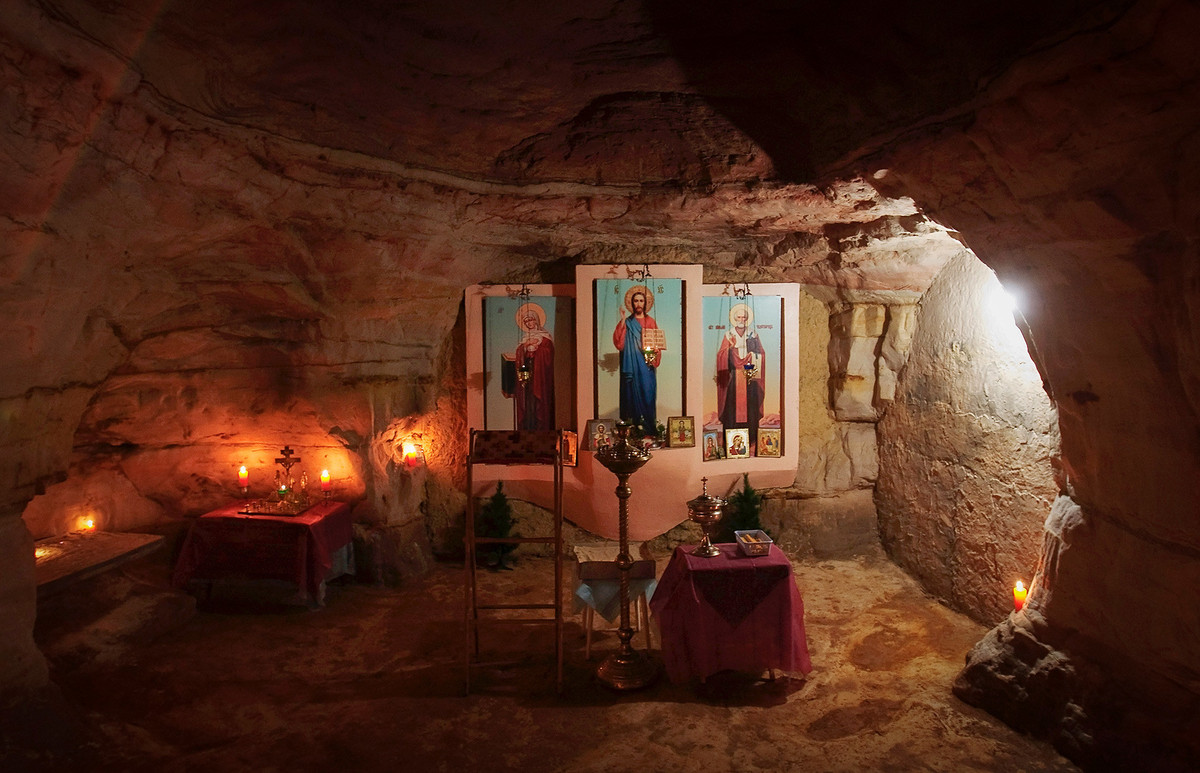 Trong nhiều thập kỷ sau, nước ngầm làm xói mòn đất cát và thay đổi địa hình khu vực này.