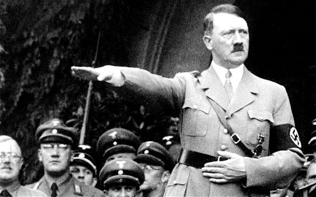 Trong Thế chiến 2, trùm phát xít Hitler và các quan chức cấp cao Đức quốc xã điên cuồng tìm mọi cách để thể hiện sức mạnh quân sự thông qua các siêu vũ khí với hy vọng sẽ chuyển bại thành thắng tại các mặt trận.