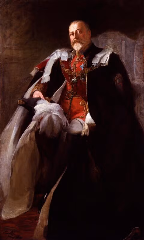 Dư luận tin rằng, chính vì lối sống như trên, phải đến năm 60 tuổi, Edward mới được truyền ngôi và trở thành vua nước Anh. Ngay cả khi ấy, vua Edward vẫn sa đà vào các bữa tiệc xa hoa, tiệc tùng thâu đêm và thậm chí có tới hàng ngàn nhân tình. Video: Tái hiện trận chiến lịch sử của hoàng đế Napoleon (nguồn: VTC14)