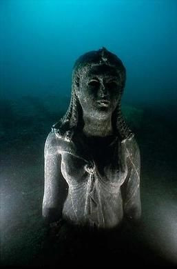 Heracleion cũng là một cửa ngõ quan trọng dẫn vào Ai Cập. Do vậy, thành phố cổ của Ai Cập này vô cùng phát triển và thịnh vượng.