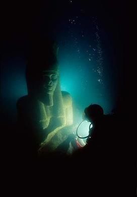 Theo đó, thành phố Heracleion biến mất bí ẩn giống như thành phố Atlantis huyền thoại.
