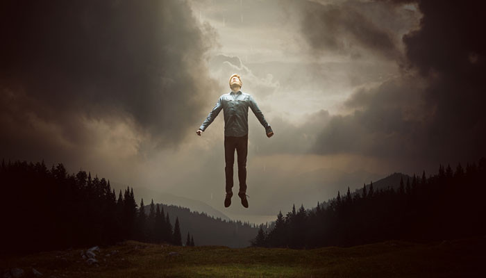 Khi gặp Chúa, Douglas nhìn thấy toàn bộ cuộc đời mình hiện lên ngay trước mắt, bao gồm cả những chuyện tốt và chuyện xấu.