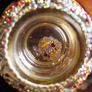 Những xá lợi của cao tăng được xem là bảo vật đặc biệt quý giá của Phật giáo. Vì vậy, xá lợi được các chùa bảo quản cẩn thận và đặt ở những vị trí linh thiêng để tỏ lòng tôn kính.