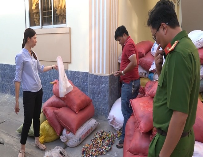 Nu 8X Ca Mau lua gan tram ti bang chieu tra cong cao-Hinh-2