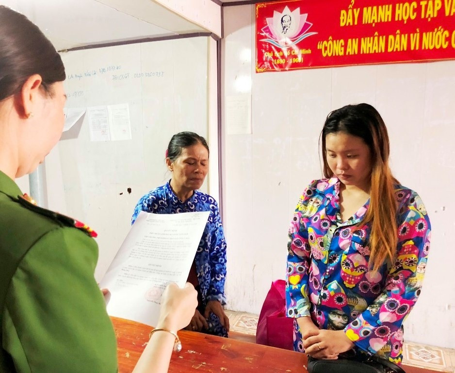 Nu 8X Ca Mau lua gan tram ti bang chieu tra cong cao