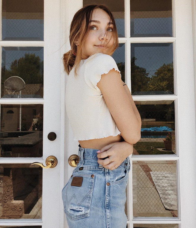 Bên cạnh nhảy múa, sao nhí người Mỹ cũng lấn sân sang lĩnh vực thời trang. Cô đạt được nhiều thành công đáng kể khi liên tục xuất hiện trên các ấn phẩm nổi tiếng như Harper’s Bazaar, Cosmopolitan và làm mẫu cho nhiều thương hiệu. Hiện trang cá nhân của hotgirl 10X thu hút hơn 13,1 triệu người theo dõi.